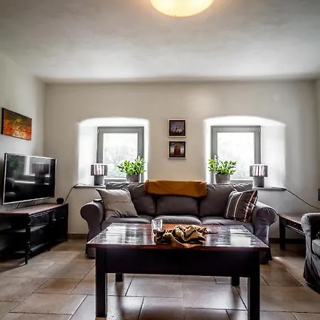 Kuninez, With Summer Kitchen