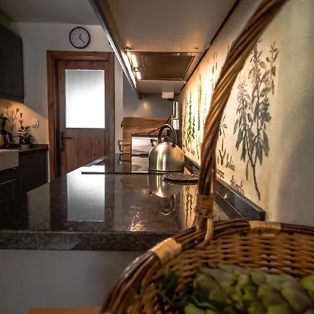 Kuninez, With Summer Kitchen *