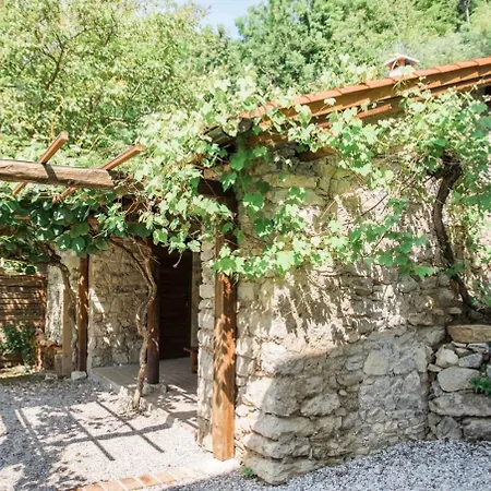 Kuninez, With Summer Kitchen Most na Soči