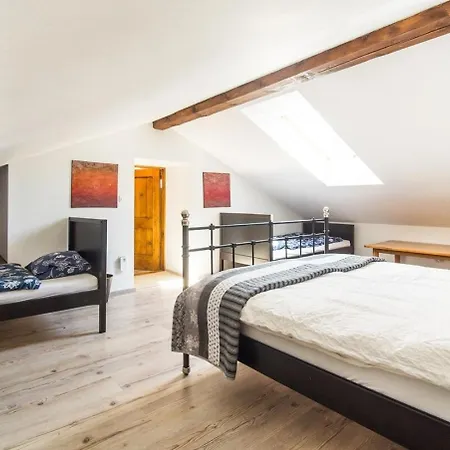 Kuninez, With Summer Kitchen