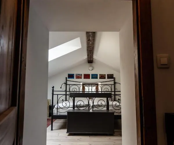 Kuninez, With Summer Kitchen