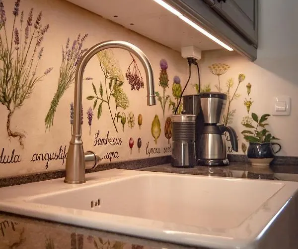 Kuninez, With Summer Kitchen * מוסט נה סוסי