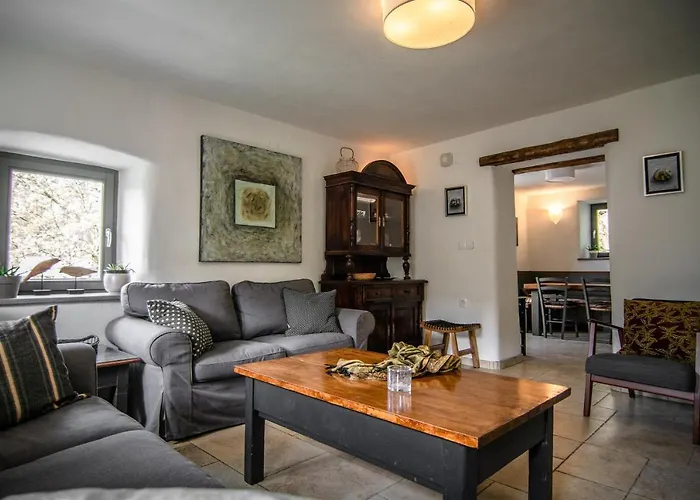 Kuninez, With Summer Kitchen