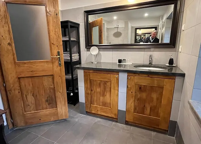 Kuninez, With Summer Kitchen מוסט נה סוסי