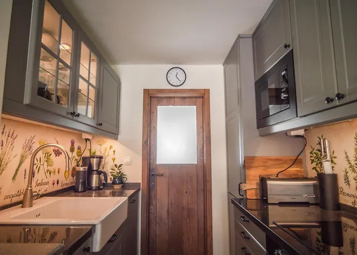 Kuninez, With Summer Kitchen Most na Soči