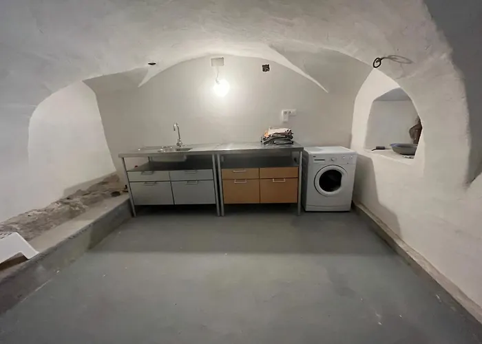 Kuninez, With Summer Kitchen *