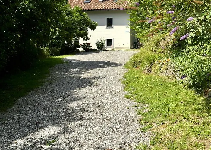 Kuninez, With Summer Kitchen מוסט נה סוסי