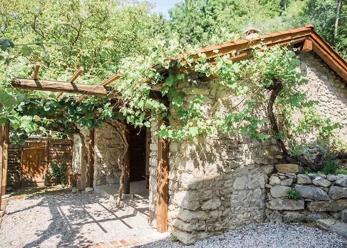 Kuninez, With Summer Kitchen Most na Soči