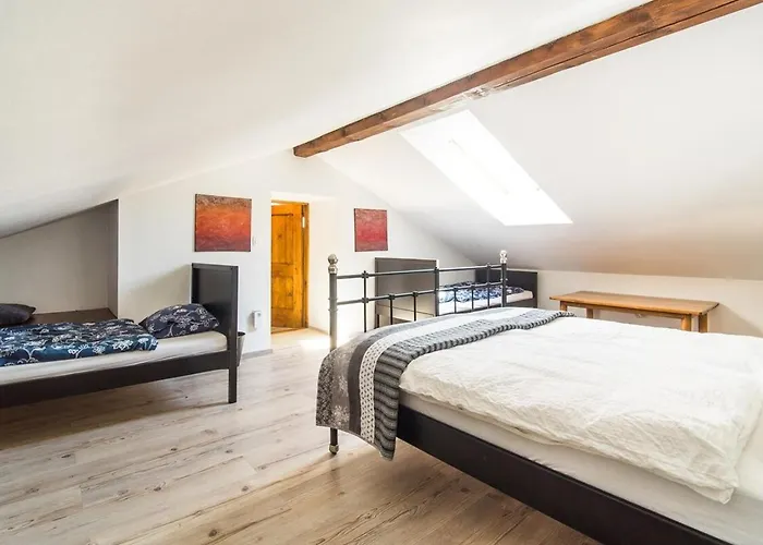 Kuninez, With Summer Kitchen