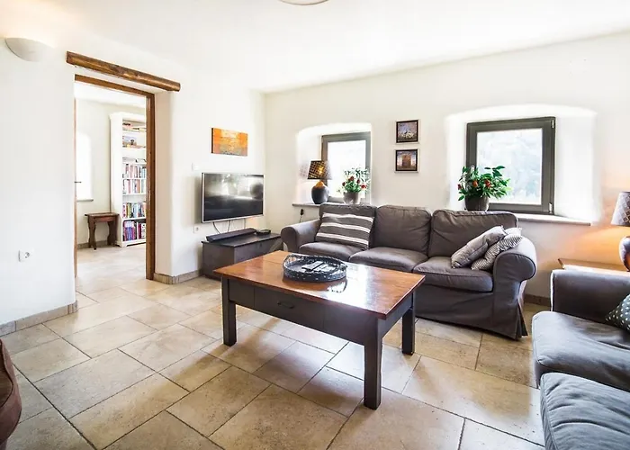 Kuninez, With Summer Kitchen בית נופש